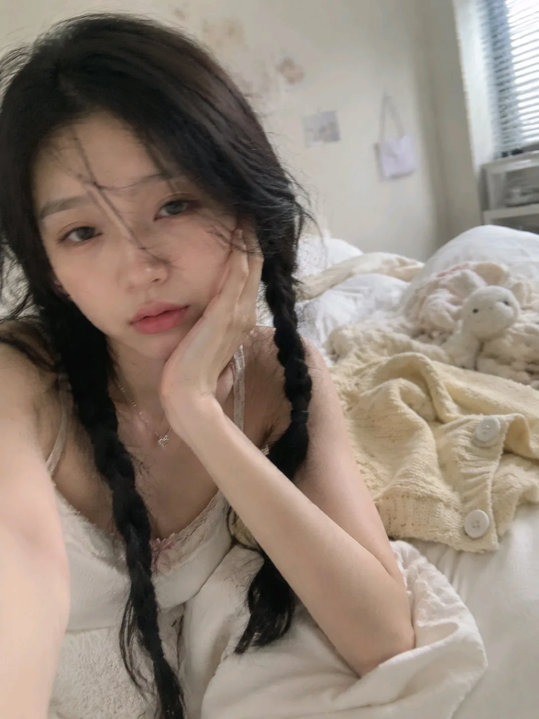 Dreamcore ins style asian girl selfie — Sonra