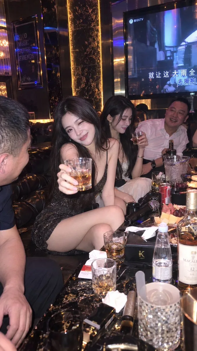Realistic business ktv nightlife photography — Sonra