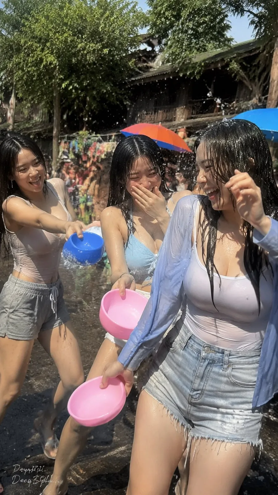 Summer water festival friends iphone candid — Sonra