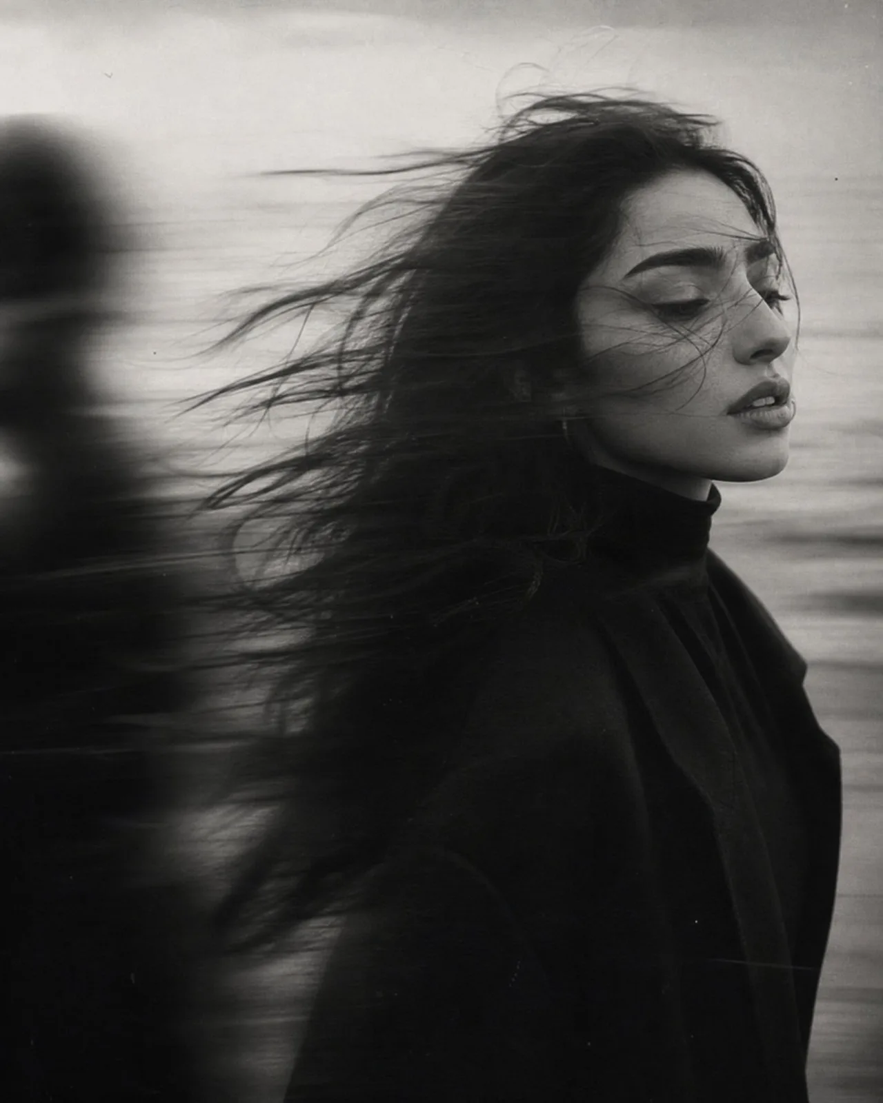 Cinematic black and white film portrait prompt — Sonra