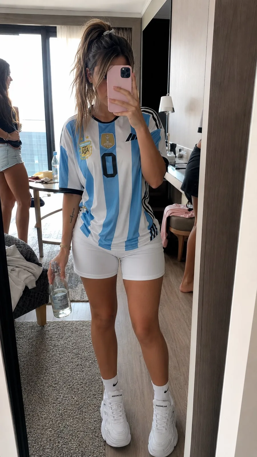 Argentina jersey woman smartphone mirror selfie — Sonra
