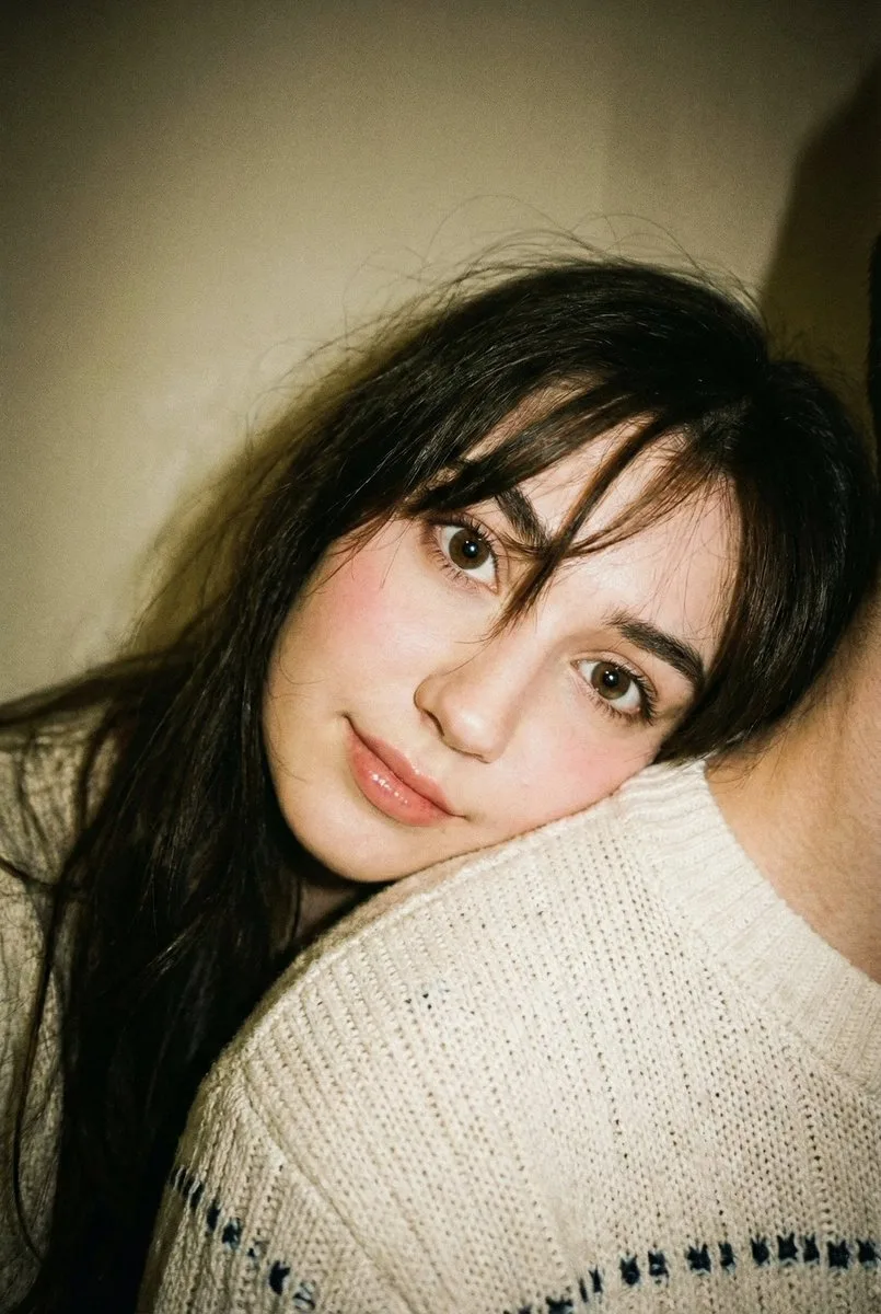 Retro film warm home couple selfie — Sonra
