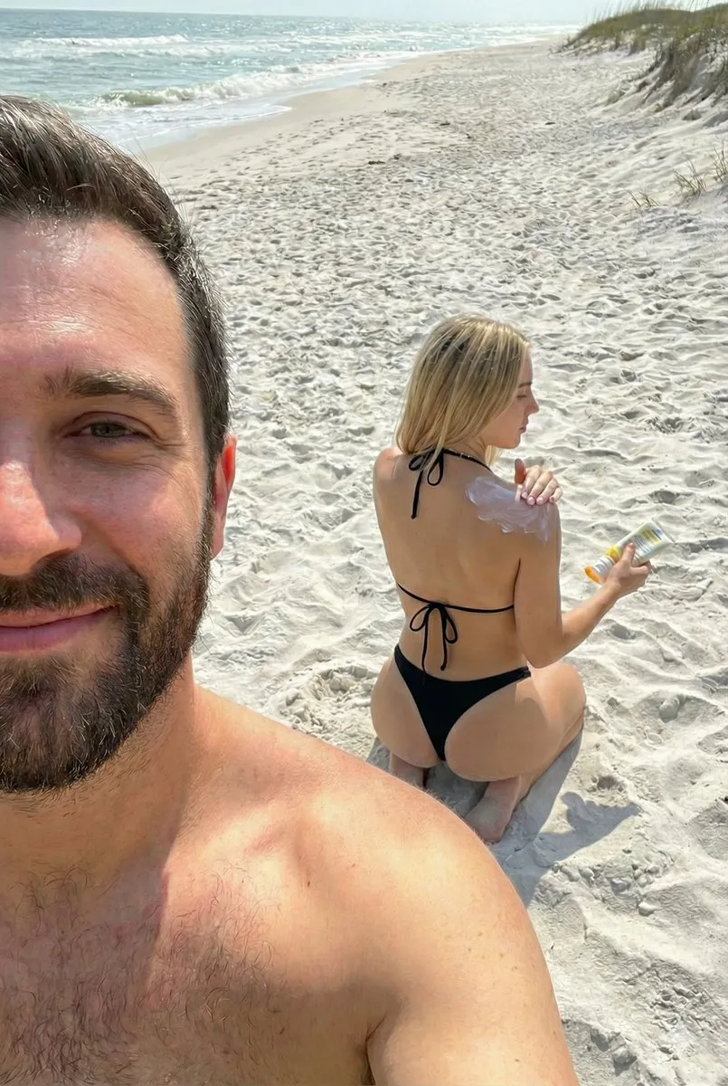 Boyfriend view bikini selfie — Sonra