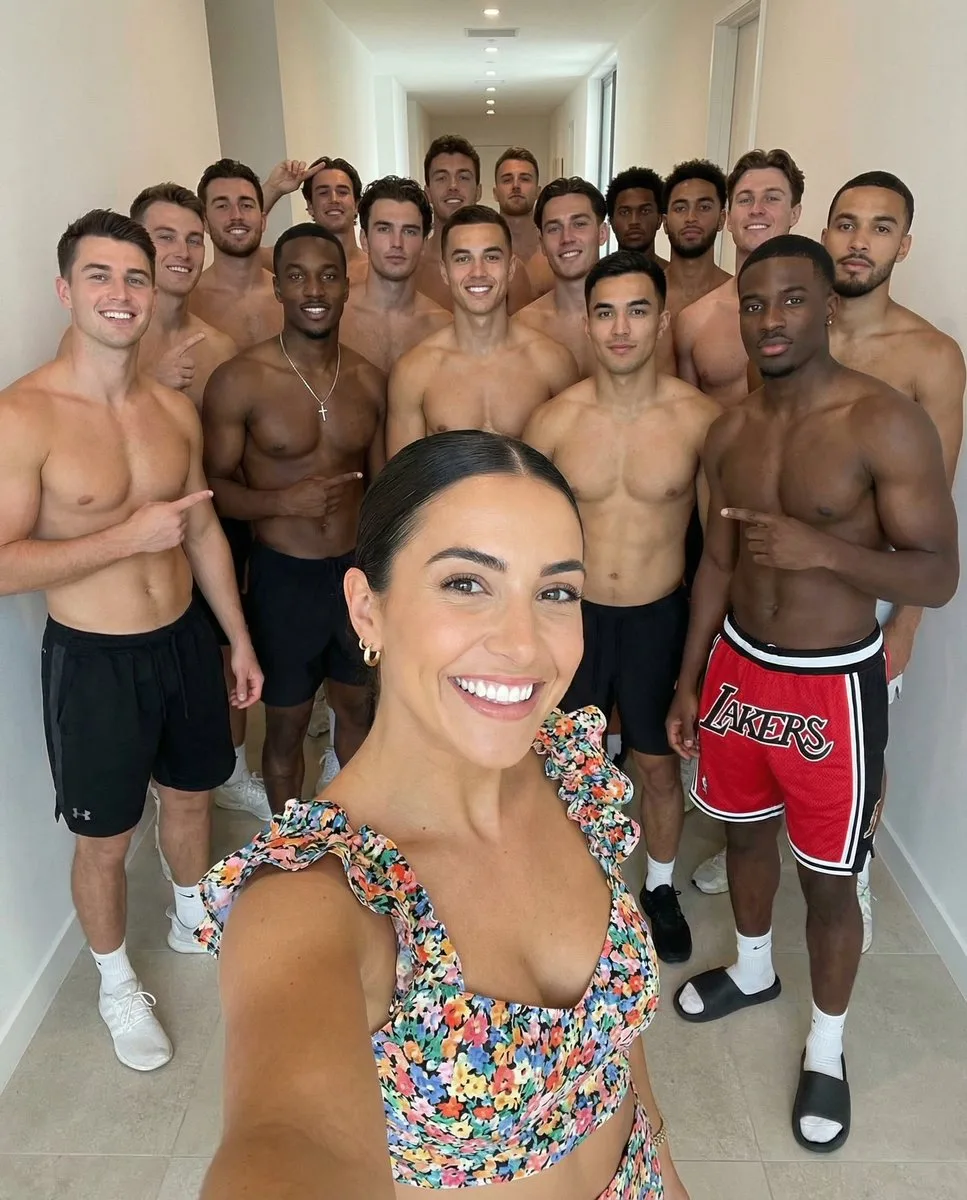 Floral hotgirl shirtless group — Sonra