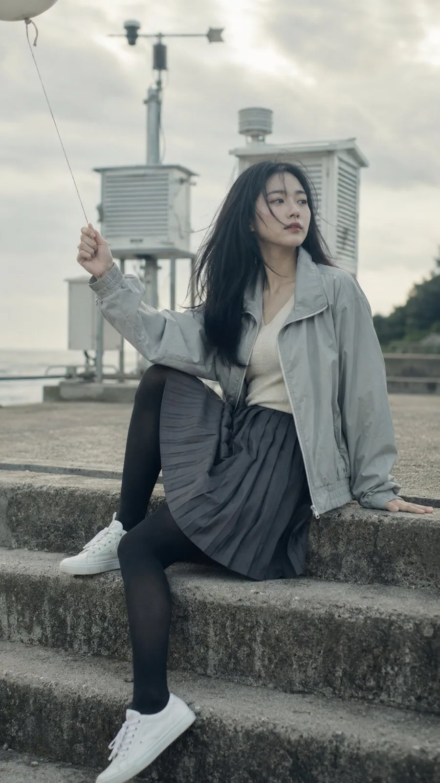 Coastal weather station idol portrait — Sonra
