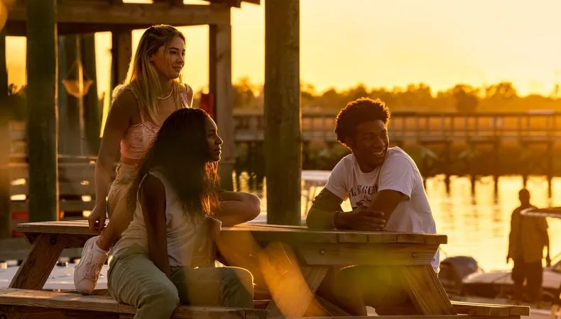 Golden sunset pier friends — Sonra