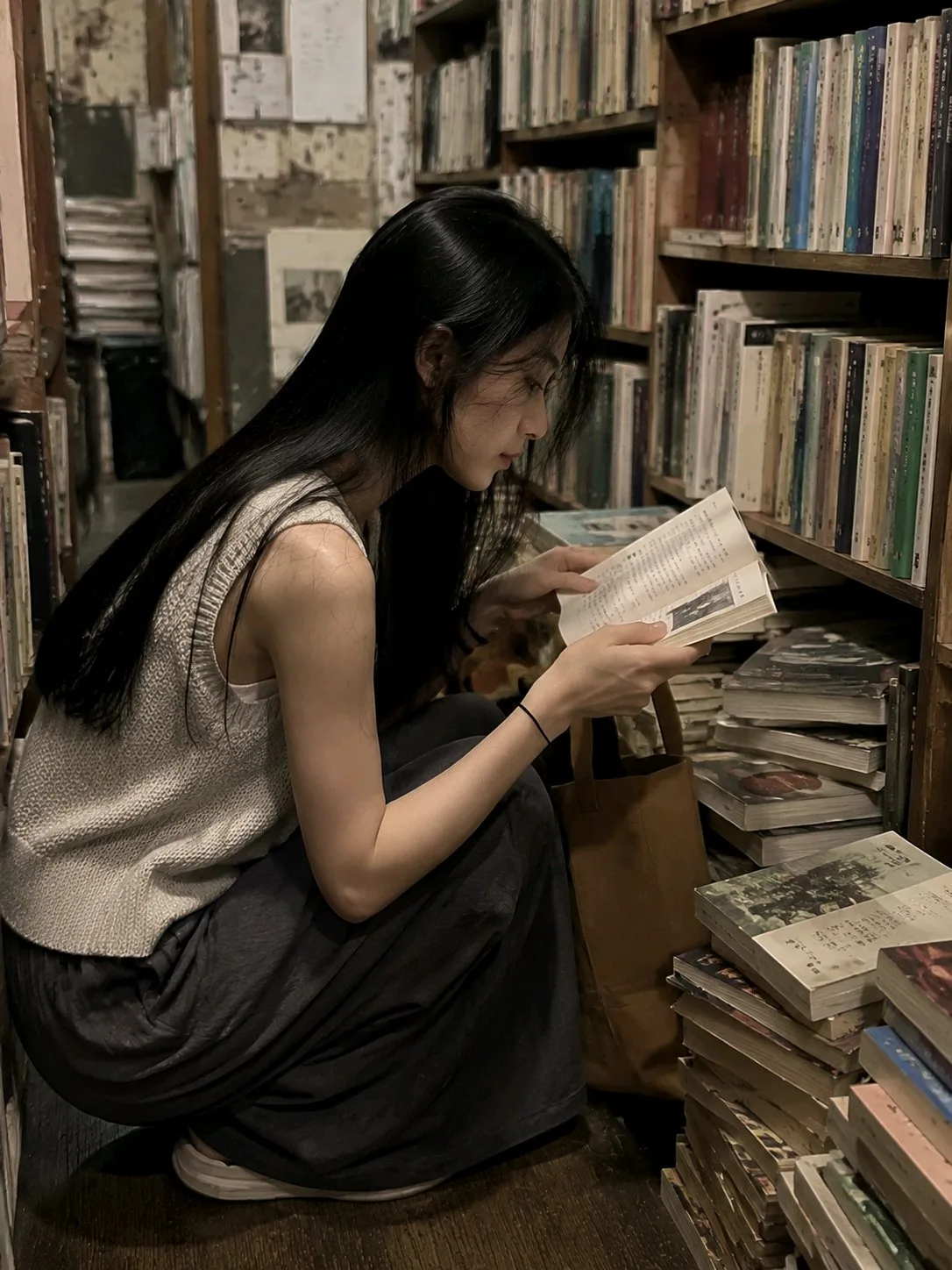 Young asian woman old bookstore candid phone photo — After