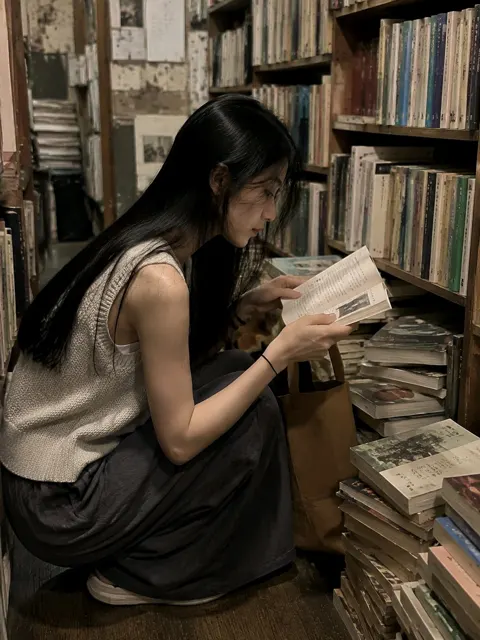 Young asian woman old bookstore candid phone photo