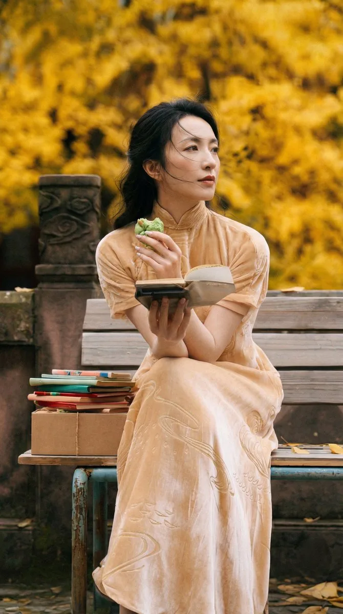 Cinematic neo chinese autumn cheongsam reading — After