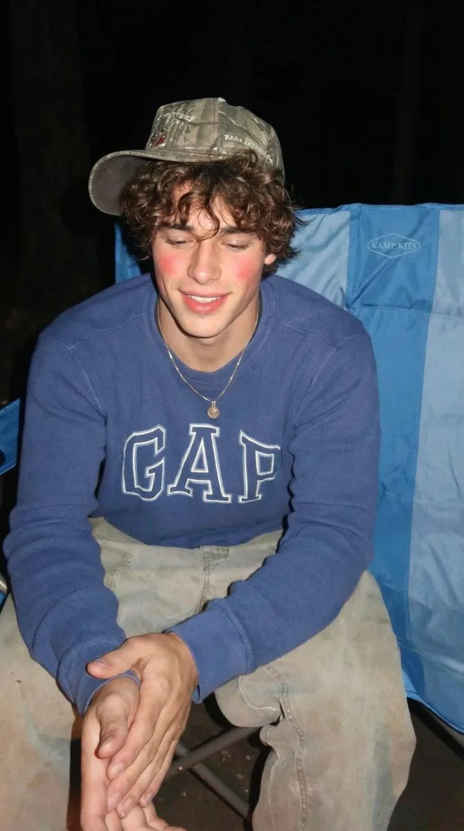 Sunny forest camping boy — Sonra