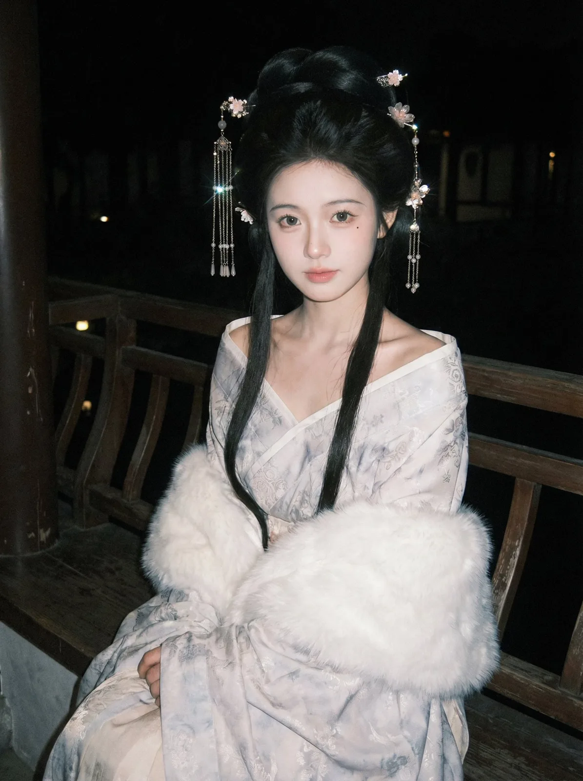 古风宽袖长袍园林夜景照 — After