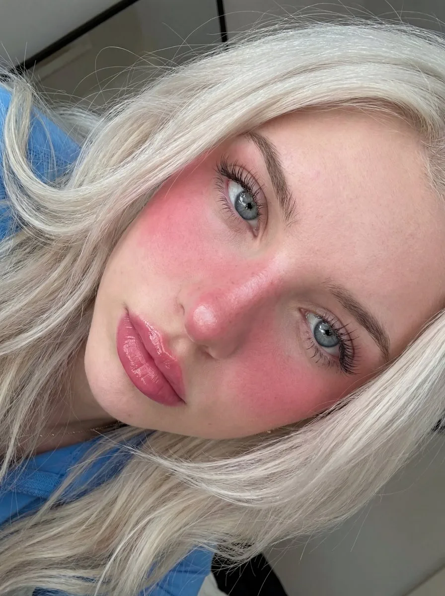 Dreamy platinum blonde selfie — Sonra