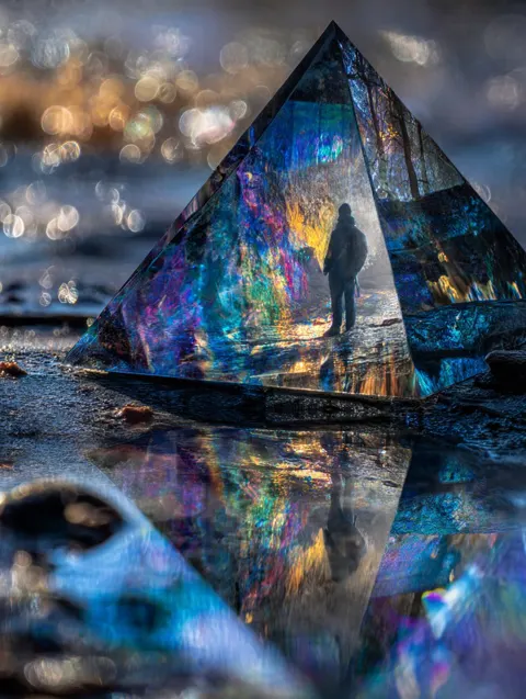 Glazed ceramic pyramid balance