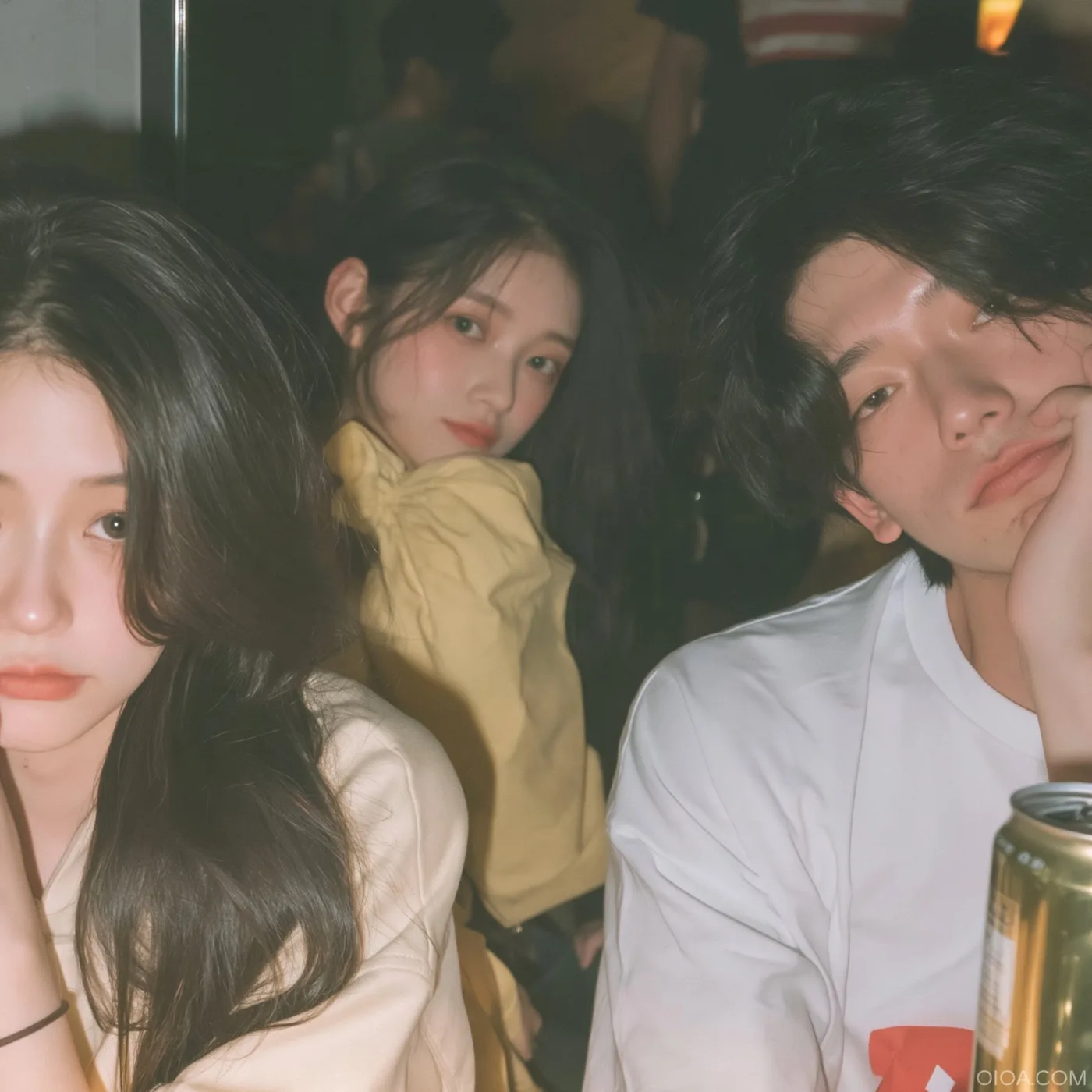 Warm soft focus east asian group portrait — Sonra