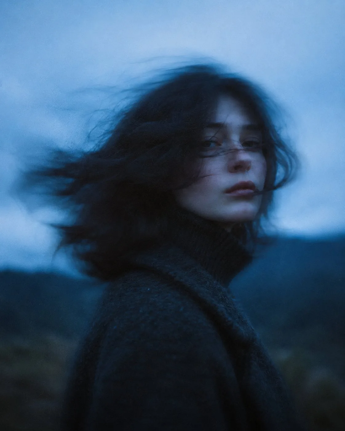 Cinematic moody twilight portrait — Sonra