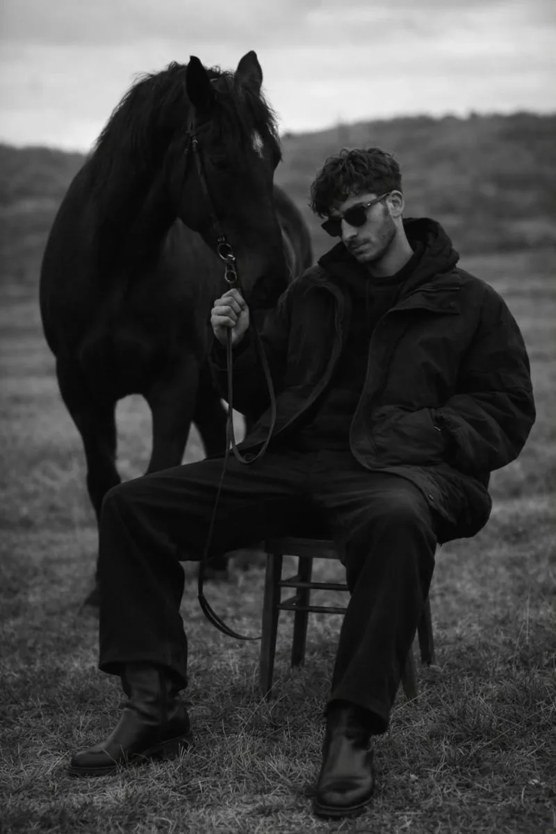 Overcast field man horse bw portrait — Sonra