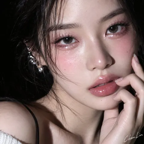 Macro hard flash korean wet makeup portrait