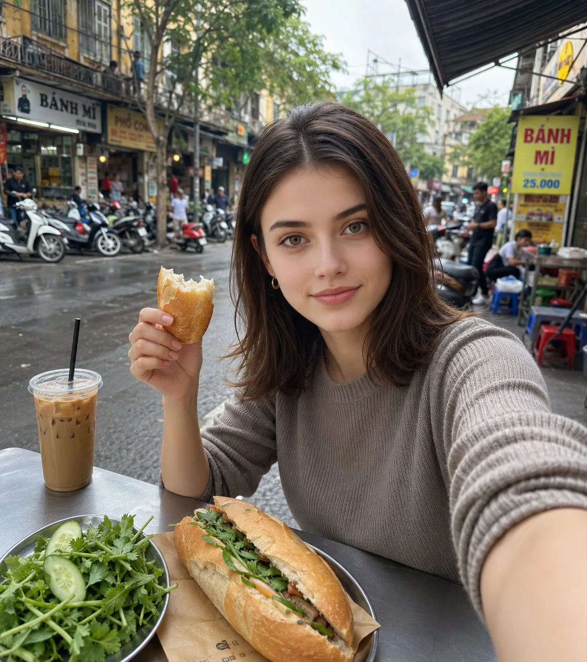 Vietnamese street food banh mi woman selfie — Sonra