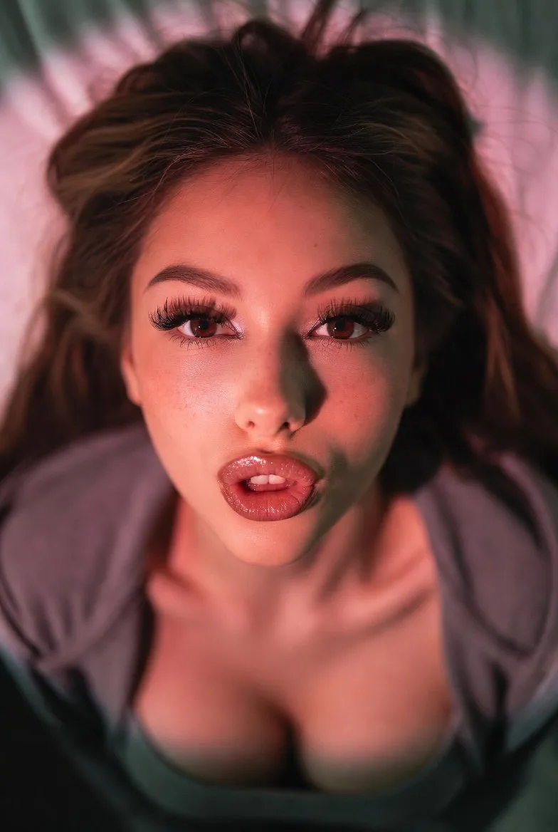 Y2k babe flash intimate vibe — After
