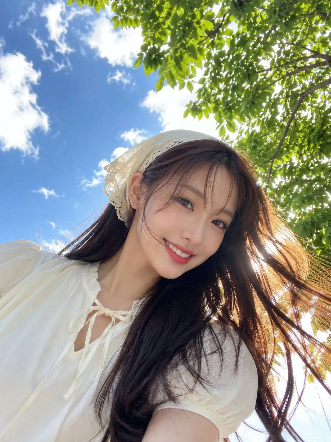 Ultra realistic lifestyle portrait east asian woman summer selfie — Sonra