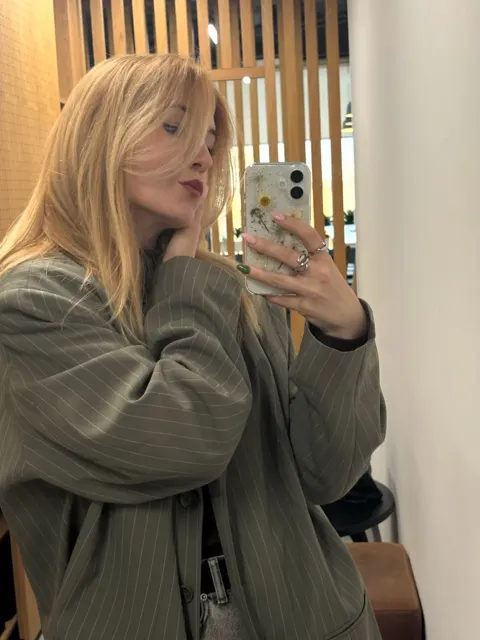 Fashion illustration oversized blazer mirror selfie anime style