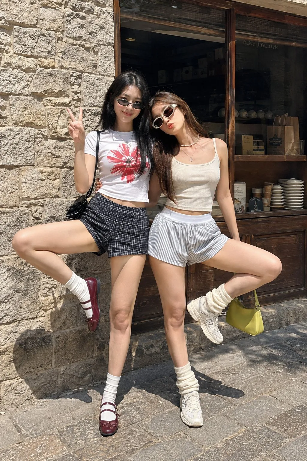 Y2k summer street friends snapshot — Sonra