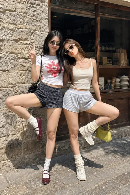 Y2k summer street friends snapshot