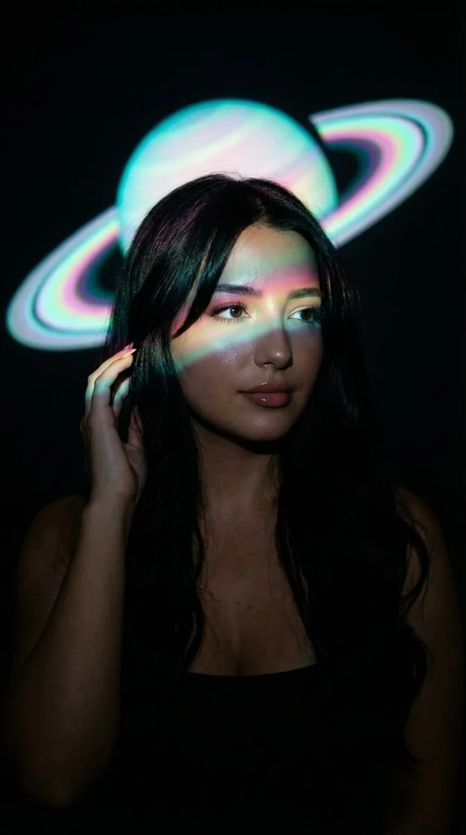 Dark saturn projection portrait — Sonra
