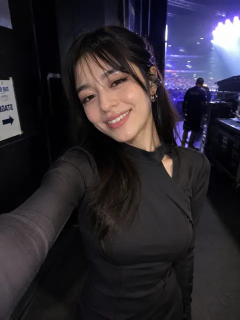 Accidental iphone backstage concert selfie