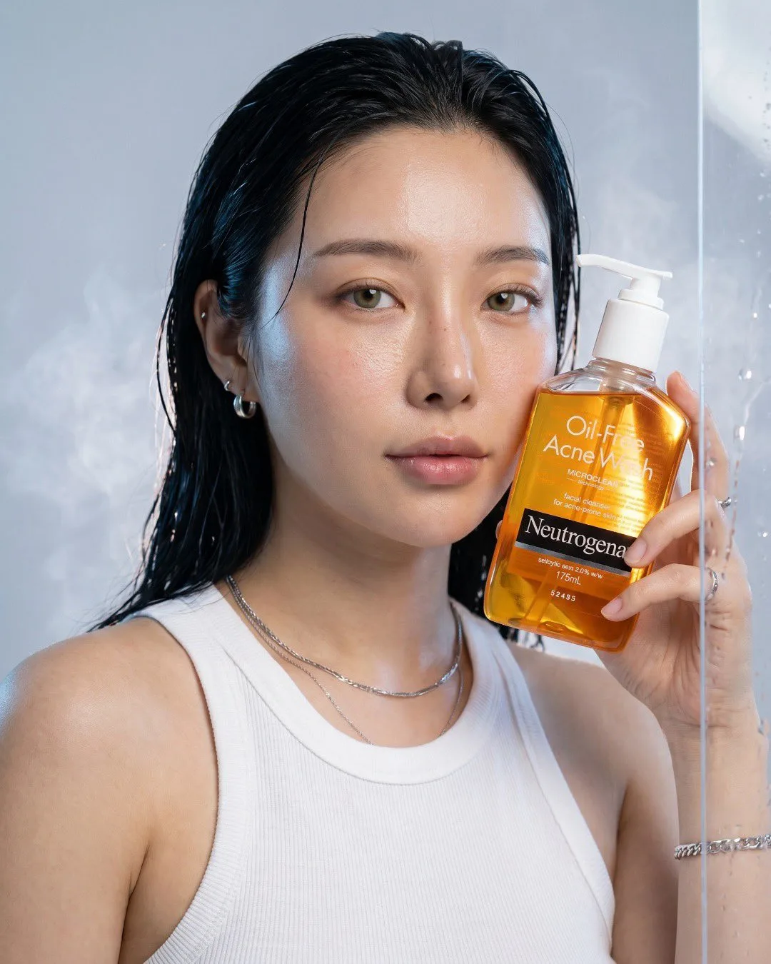 Neutrogena oil free acne wash luxury skincare ad — Sonra