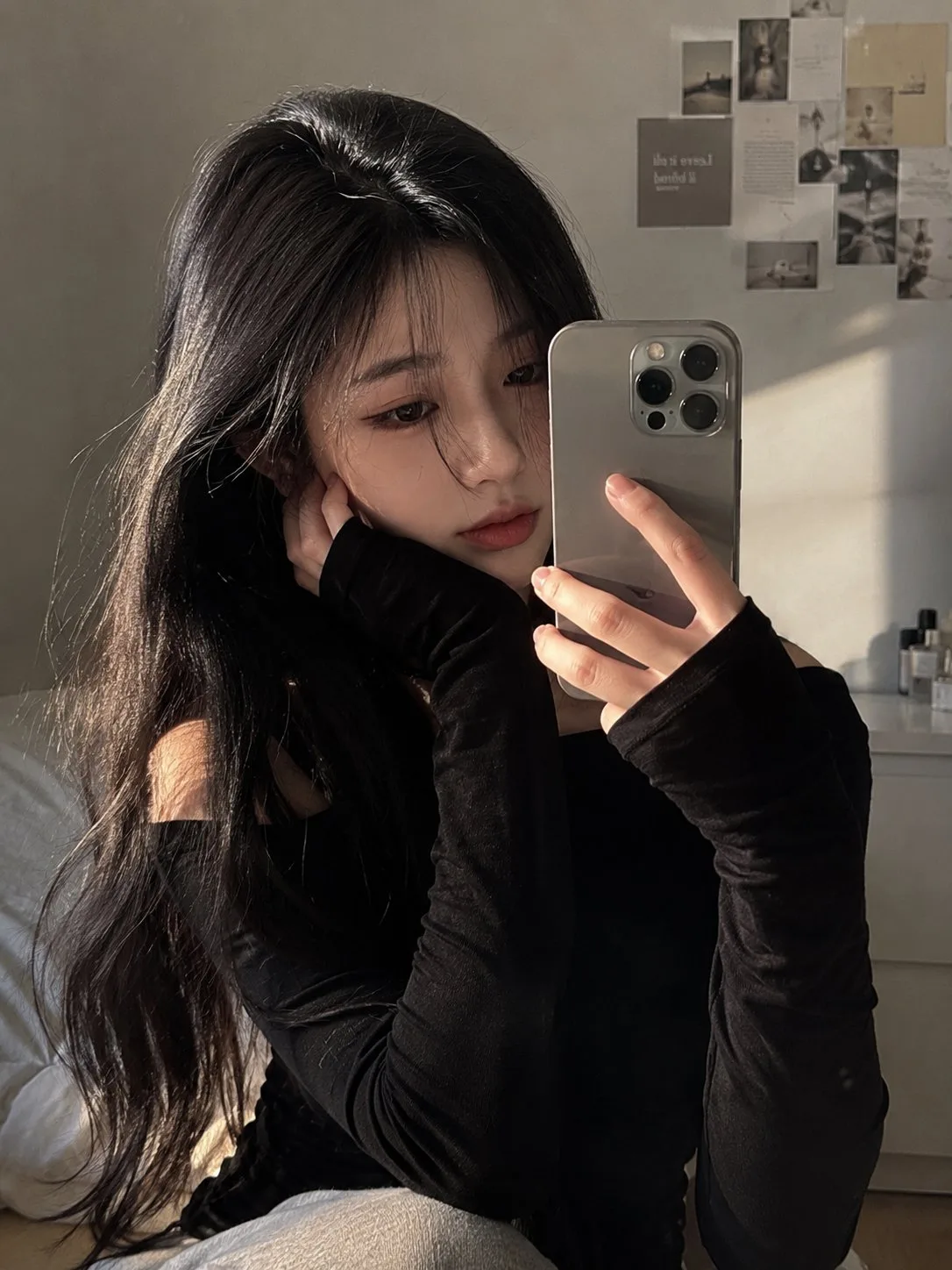 Ultra realistic smartphone mirror selfie east asian woman — Sonra