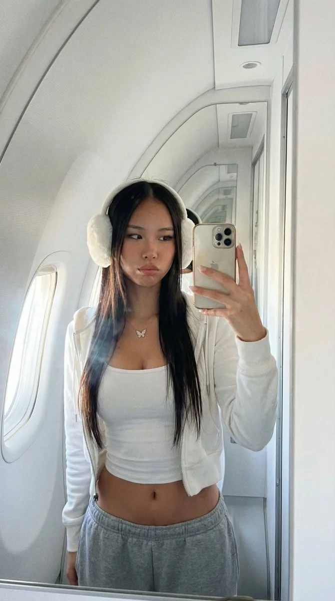 Ultra realistic private jet selfie — Sonra