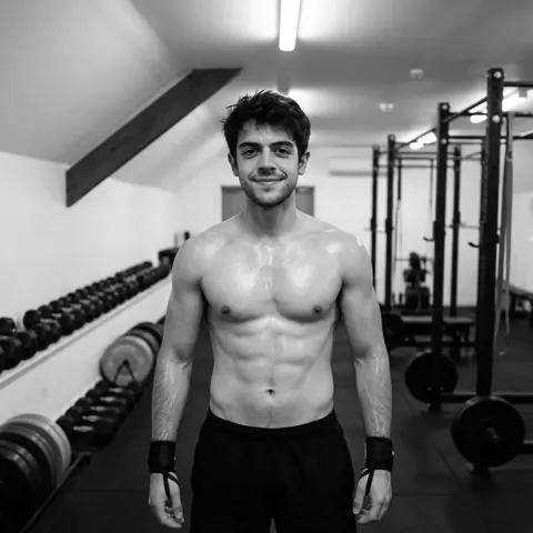 Ultra-Locked Gym Portrait Photo Prompt