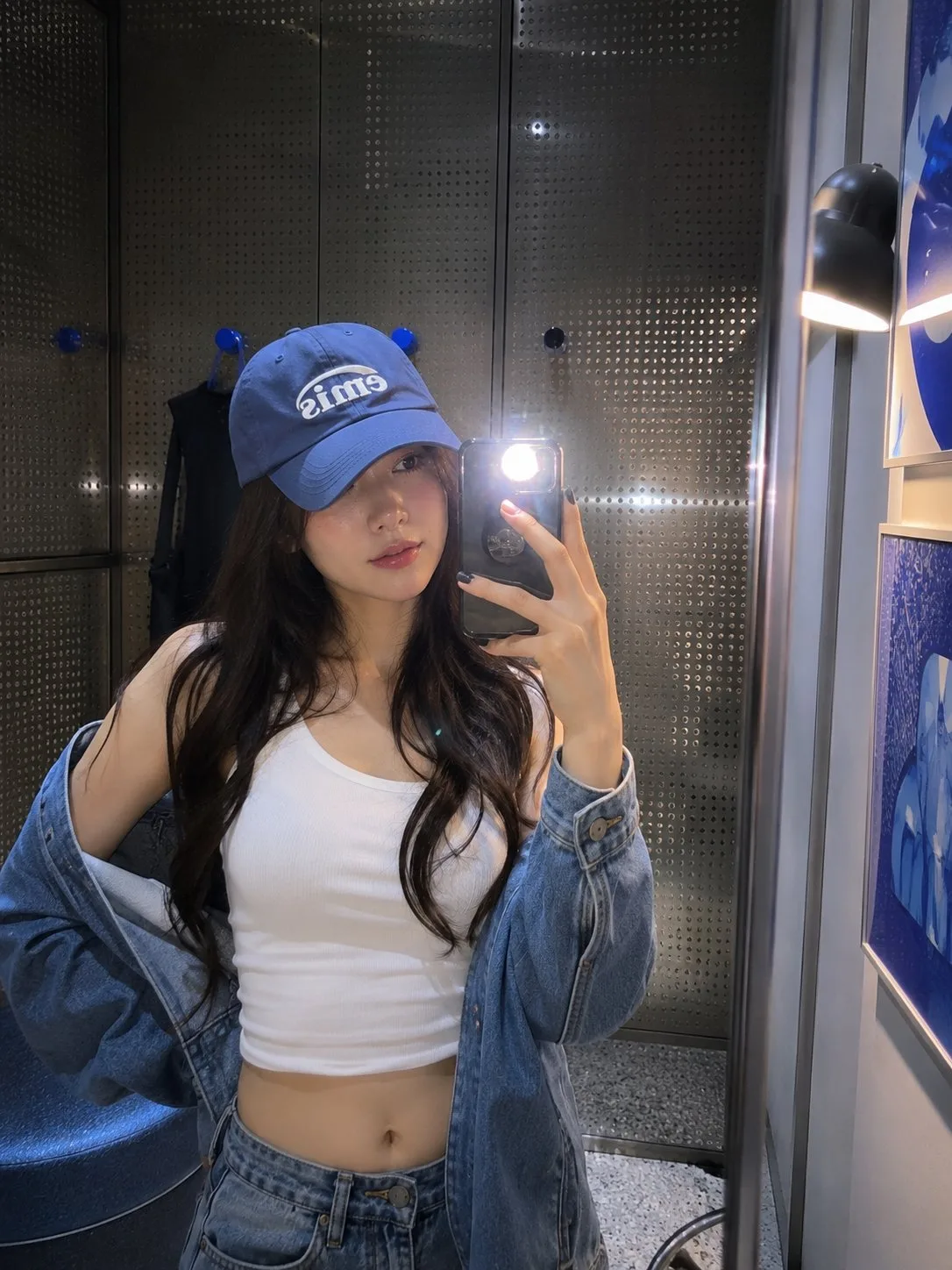 Ultra realistic fashion mirror selfie gen z — Sonra