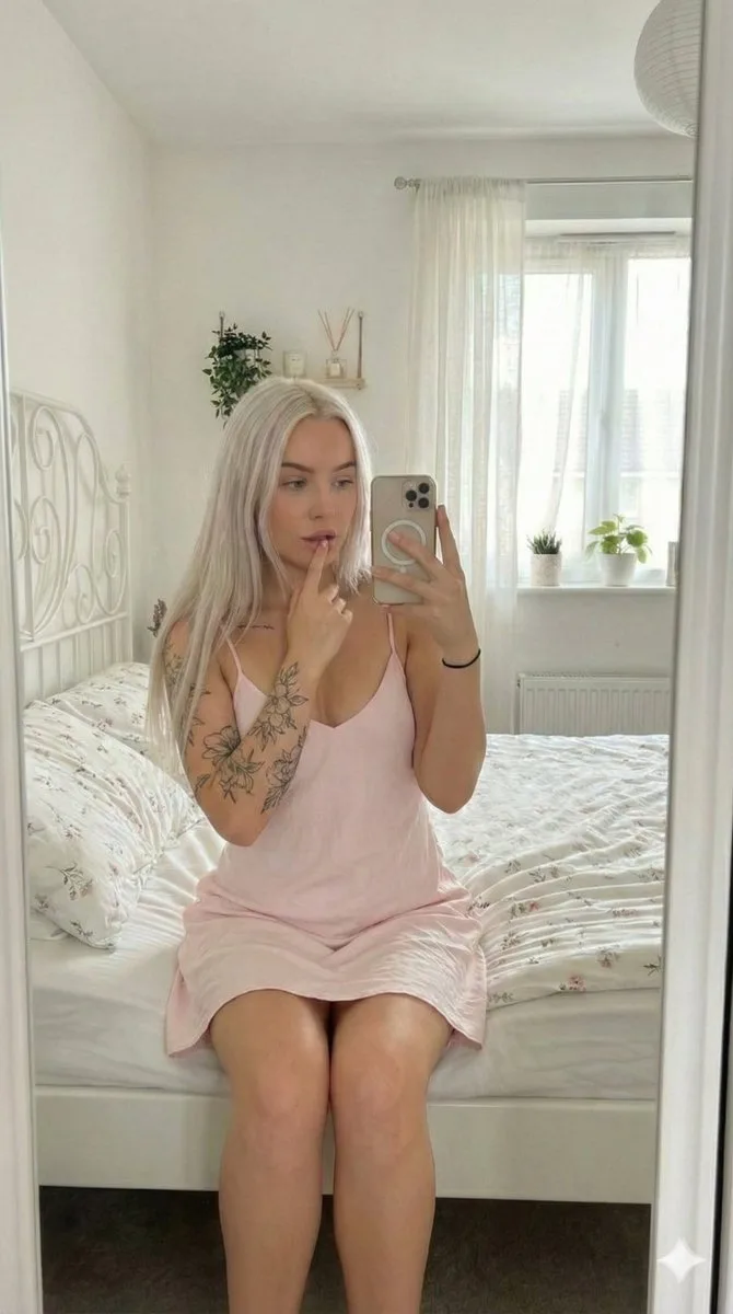 Mirror selfie platinum tattoo — Sonra