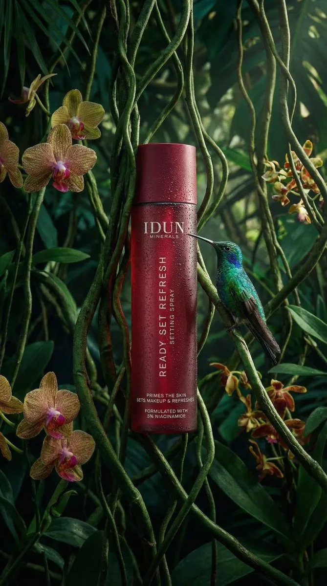 Hummingbird setting spray rainforest — Sonra