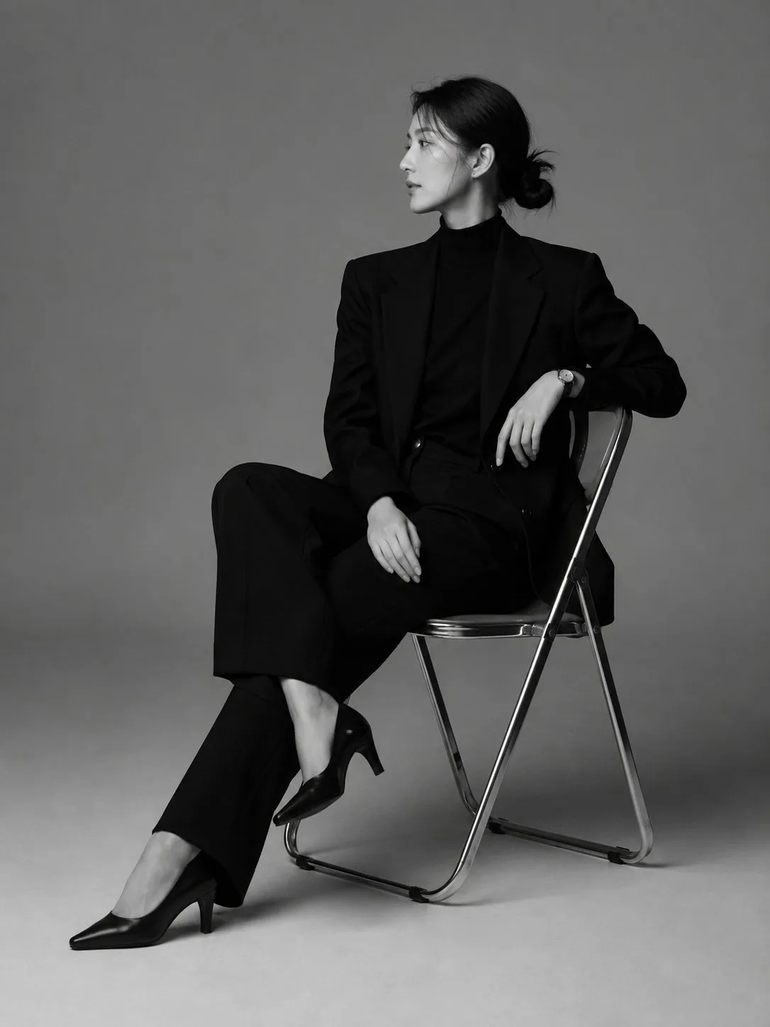 Minimalist black white korean woman editorial portrait — Sonra