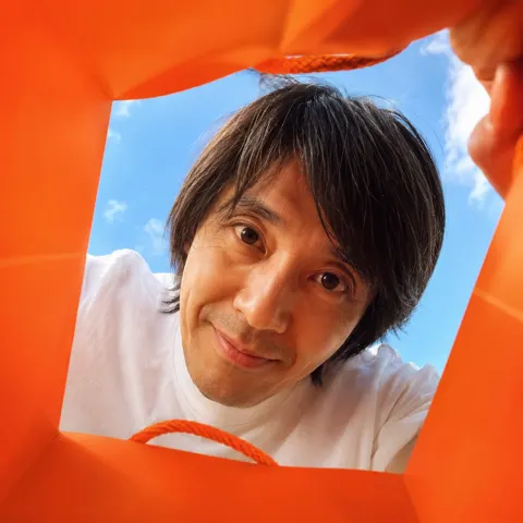 Creative shopping bag perspective portrait ad