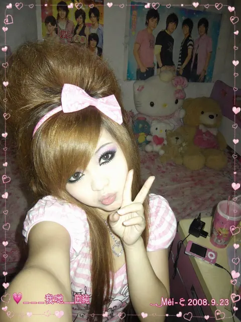 2008 non mainstream girl pink bedroom selfie