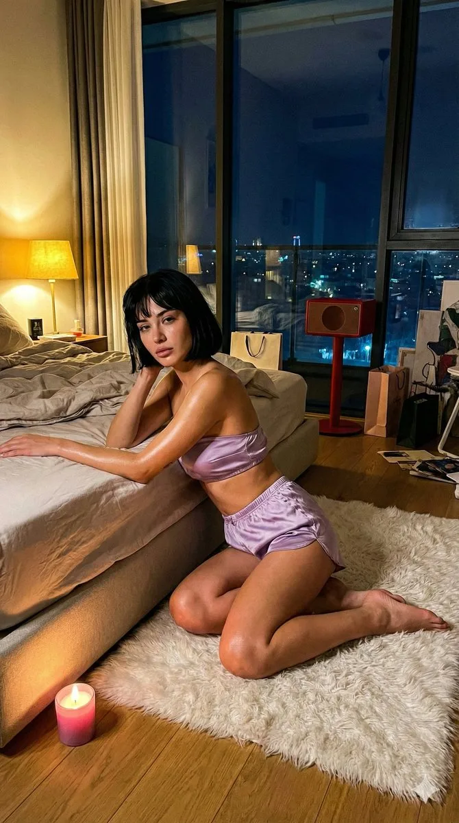 Istanbul night lilac satin moment — Sonra